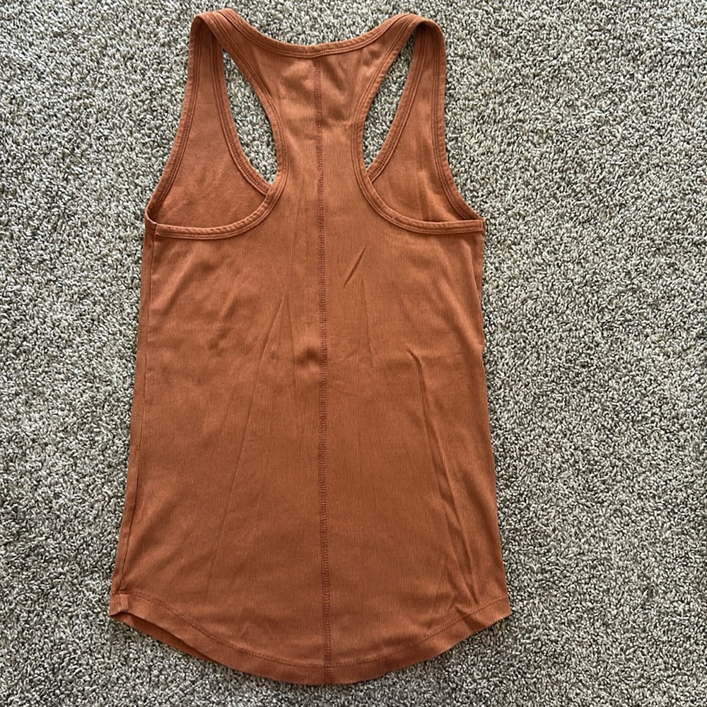 Universal Thread Tank - Picture 3 of 3